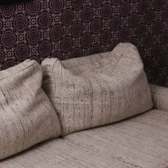 Coussins avachis sur un canapé : comment faire pour leur redonner du rembourrage et du gonflant ?