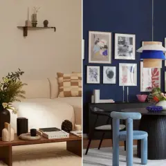 Aménager un petit salon avec un canapé cosy, une table basse en bois et une décoration murale. À droite, une salle à manger moderne avec une table ronde, des chaises bleues et une suspension design.