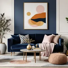 Salon moderne avec canapé velours bleu foncé, fauteuil beige, table basse ronde, plantes vertes et tableau abstrait.