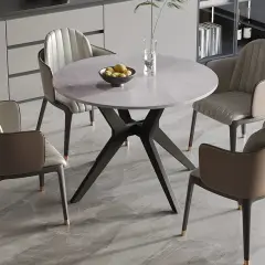 Table ronde moderne avec 4 chaises, idéale pour un repas convivial. Imaginez une **dimension table ronde 10 personnes** pour vos grandes réunions.