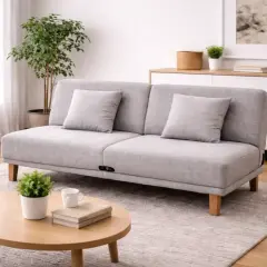 Canapé convertible gris, prêt à basculer en lit d'appoint. Un clic clac qui bascule pour plus de confort.
