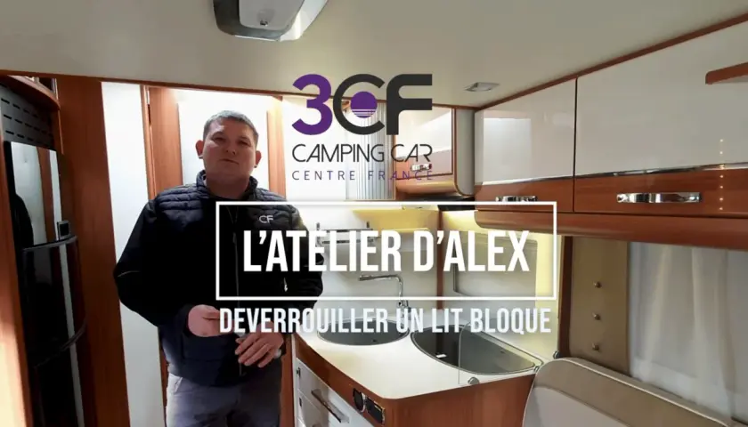 Alex explique comment faire descendre un lit électrique bloqué dans un camping-car.