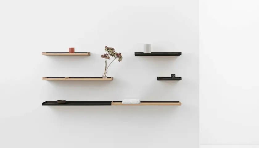 Étagères murales modernes en bois et métal, idéales pour fixer et organiser vos objets décoratifs.