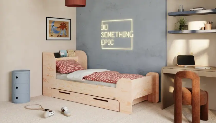 Lit en bois clair avec tiroirs, idéal pour un matelas 1 place et demi. Un décor inspirant "Do Something Epic" illumine le mur.