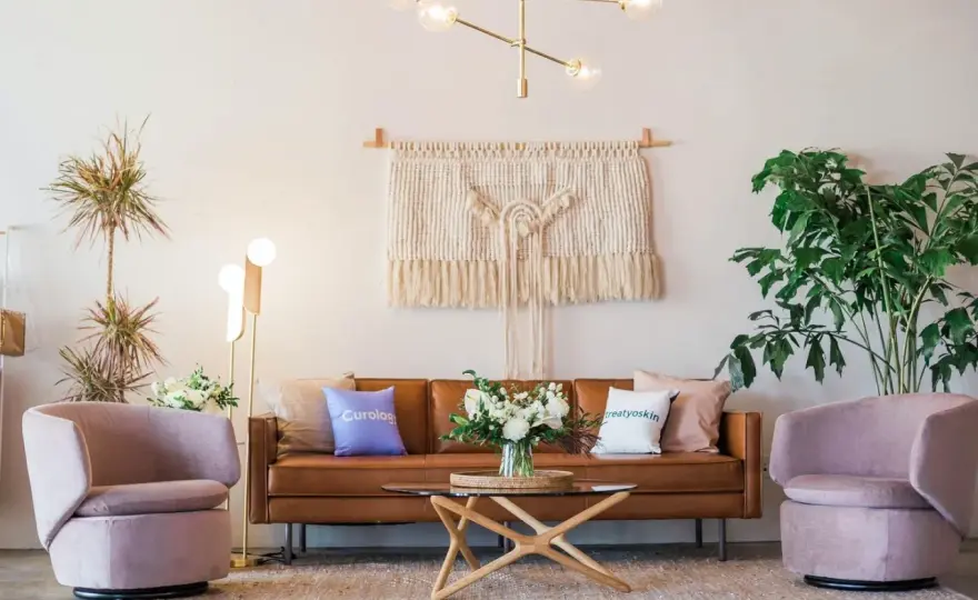 Bois clair : Quelles couleurs choisir pour un intérieur lumineux ?
