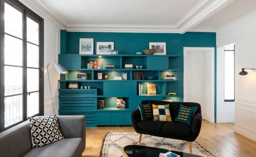Salon sombre - 5 astuces lumière pour le transformer