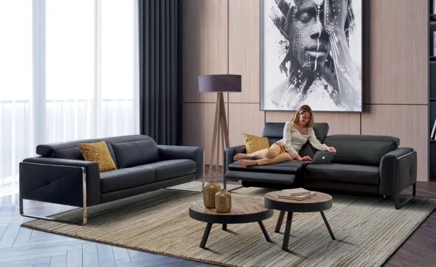 Salon avec canapé noir - Le guide déco pour un intérieur chaleureux