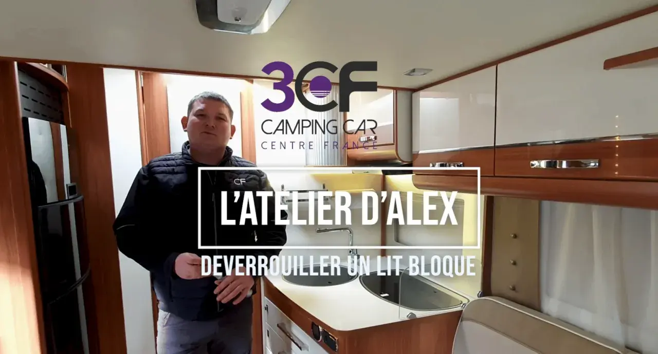 Alex explique comment faire descendre un lit électrique bloqué dans un camping-car.