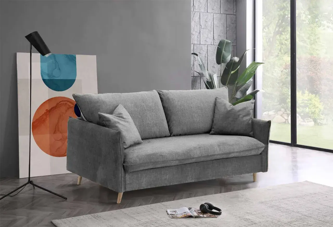Canapé gris confortable avec coussins, idéal pour un salon moderne. Les dimensions canapé sont parfaites pour un petit espace.