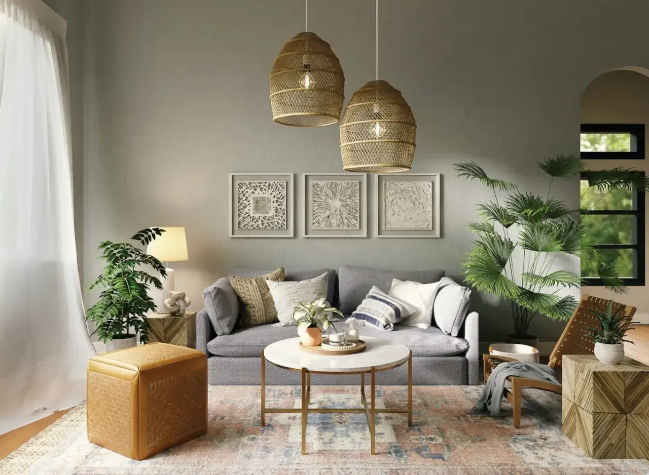 Ambiance chaleureuse avec ces suspensions en rotin, une excellente idee eclairage salon. Canap&eacute; gris, table basse marbre, plantes vertes.