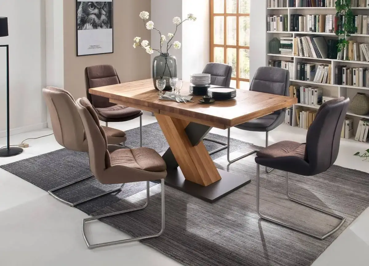Table en bois massif avec un design moderne, id&eacute;ale pour 12 personnes. Ses dimensions sont parfaites pour les grandes r&eacute;unions familiales.