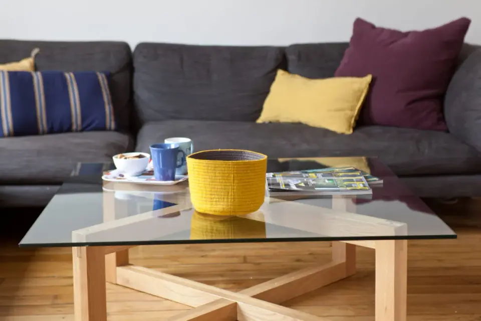 Quelle hauteur pour une table basse devant le canapé ?